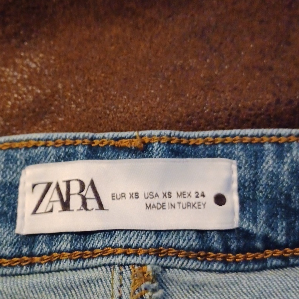 ZARA DENIM SKIRT, WOMENS SIZE XS. ZIP UP BUTTON. - Picture 6 of 6